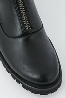 大洗女子学園モデルのブーツ。