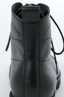 黒森峰女学園モデルのブーツ。