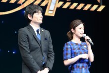 左から博多大吉、上戸彩。