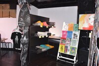 「フリクリクリ展」の様子。