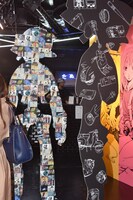 「フリクリクリ展」の様子。