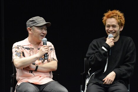 左から新井英樹、池松壮亮。