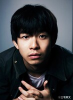 今井勝俊役の太賀。