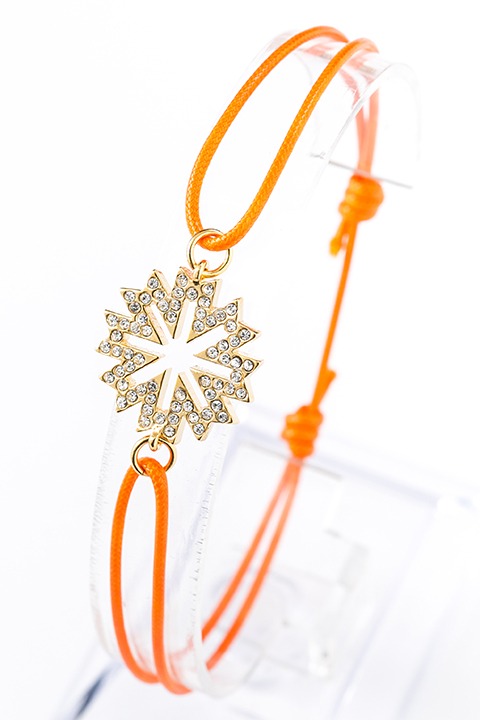 秋組モデルのブレスレット。