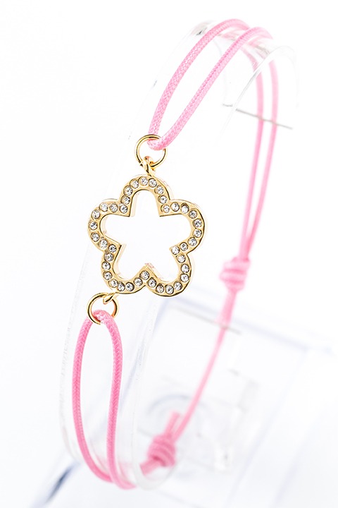 春組モデルのブレスレット。