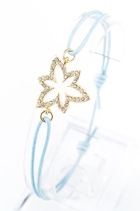 冬組モデルのブレスレット。