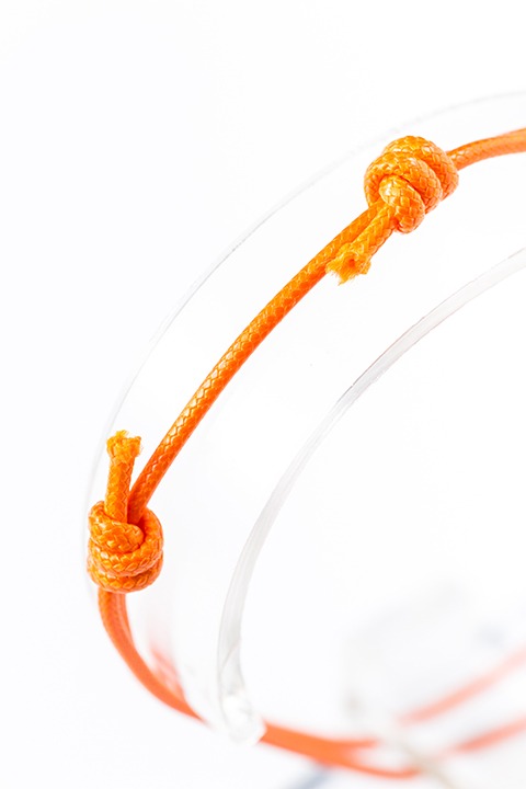 秋組モデルのブレスレット。