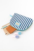 冬組モデルのポーチ。