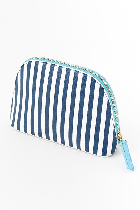 冬組モデルのポーチ。