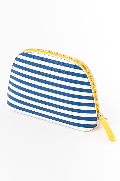 夏組モデルのポーチ。