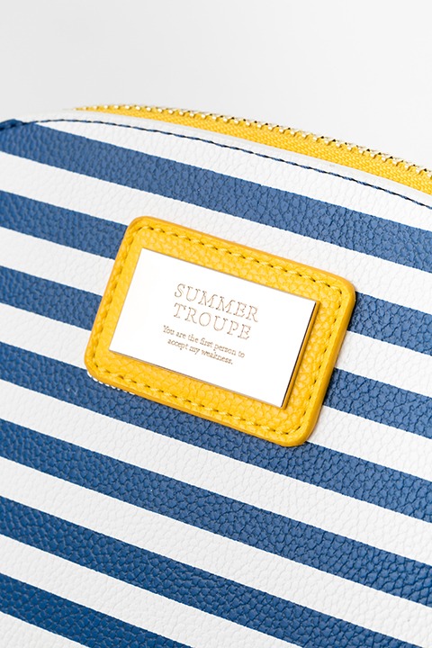 夏組モデルのポーチ。