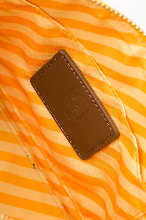 夏組モデルのポーチ。