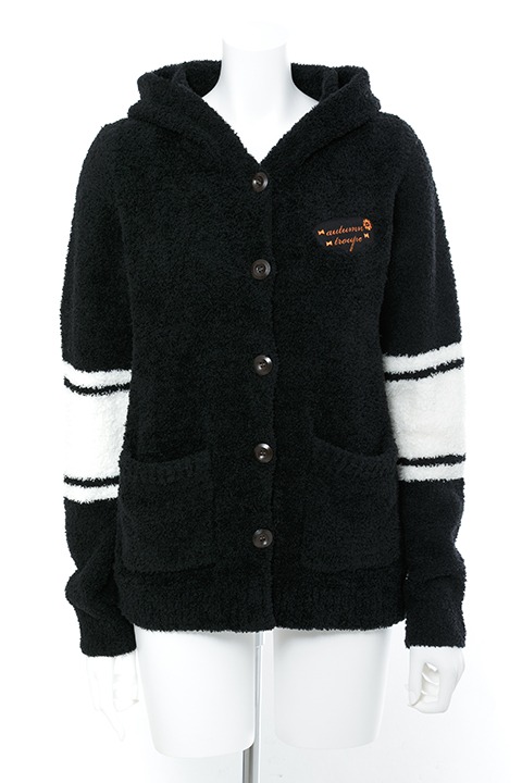 秋組モデルのルームウェア。