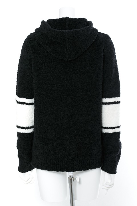 秋組モデルのルームウェア。