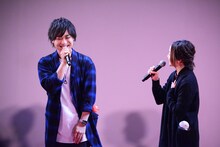 左から河本啓佑、田村睦心。