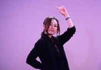 ダンスを披露する田村睦心。