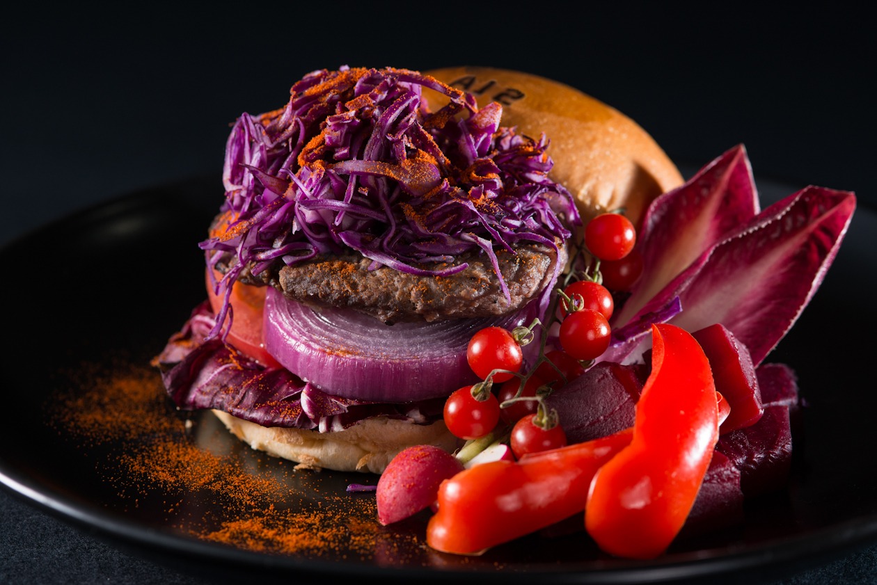 「レッドオニオンのハンバーガー ～赤い彗星の軌跡～」