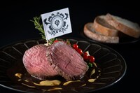 「厚切りローストビーフ ～デギン公王が愛したソースを添えて～」