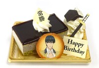 「真田弦一郎のたまらんバースデーケーキ」（黒ごまケーキ）