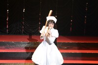 田上真里奈扮する六口。