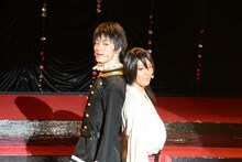 左から末原拓馬演じる山田光路郎、櫻井圭登演じる吉原詩郎。