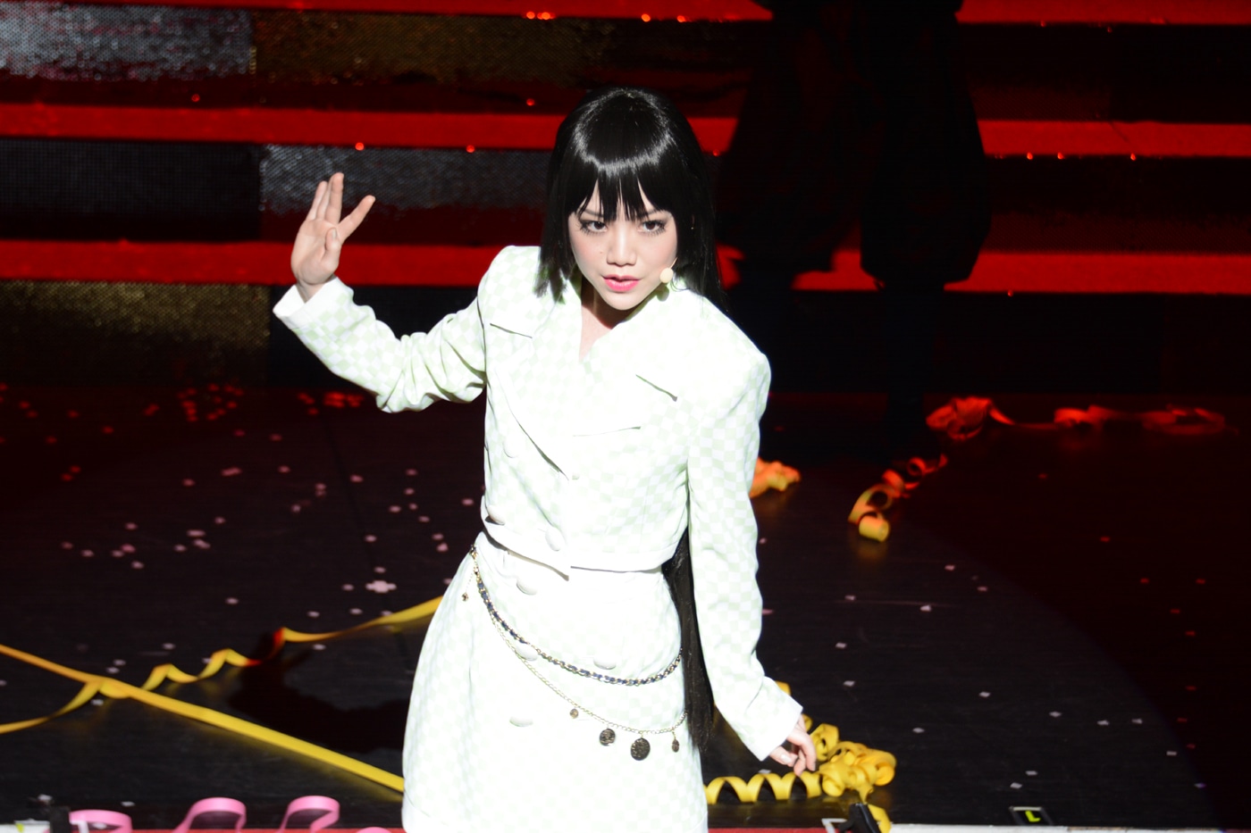 田上真里奈扮する六口。