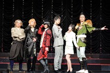 「歌謡倶楽部『艶漢』第二幕」ゲネプロの様子。左から狩野和馬、三上俊、櫻井圭登、末原拓馬、田上真里奈、林野健志。