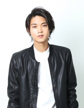 相良猛役の磯村勇斗。