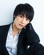 片桐智司役の鈴木伸之。