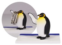 「恋するシロクマ」のデスクトップフィギュアのキャシー。