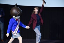 コナンと手をつないで登場した高山みなみ。