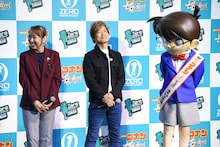 左から高山みなみ、古谷徹、コナン。