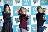 「真実はいつもひとつ！」のポーズを決める（左から）上戸彩、高山みなみ、古谷徹。