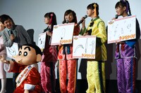 左から関根勤、しんのすけ、ももいろクローバーZ。