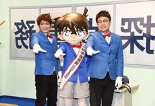 「真実はいつもひとつ！」のポーズを決める銀シャリと江戸川コナン。