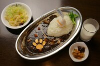 コラボカレーの一例（陽炎型航洋直接教育艦「晴風」カレー／横須賀海軍カレー本舗）。