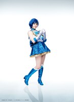 伊藤理々杏扮するセーラーマーキュリー。