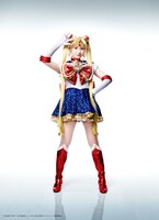 井上小百合扮するセーラームーン。