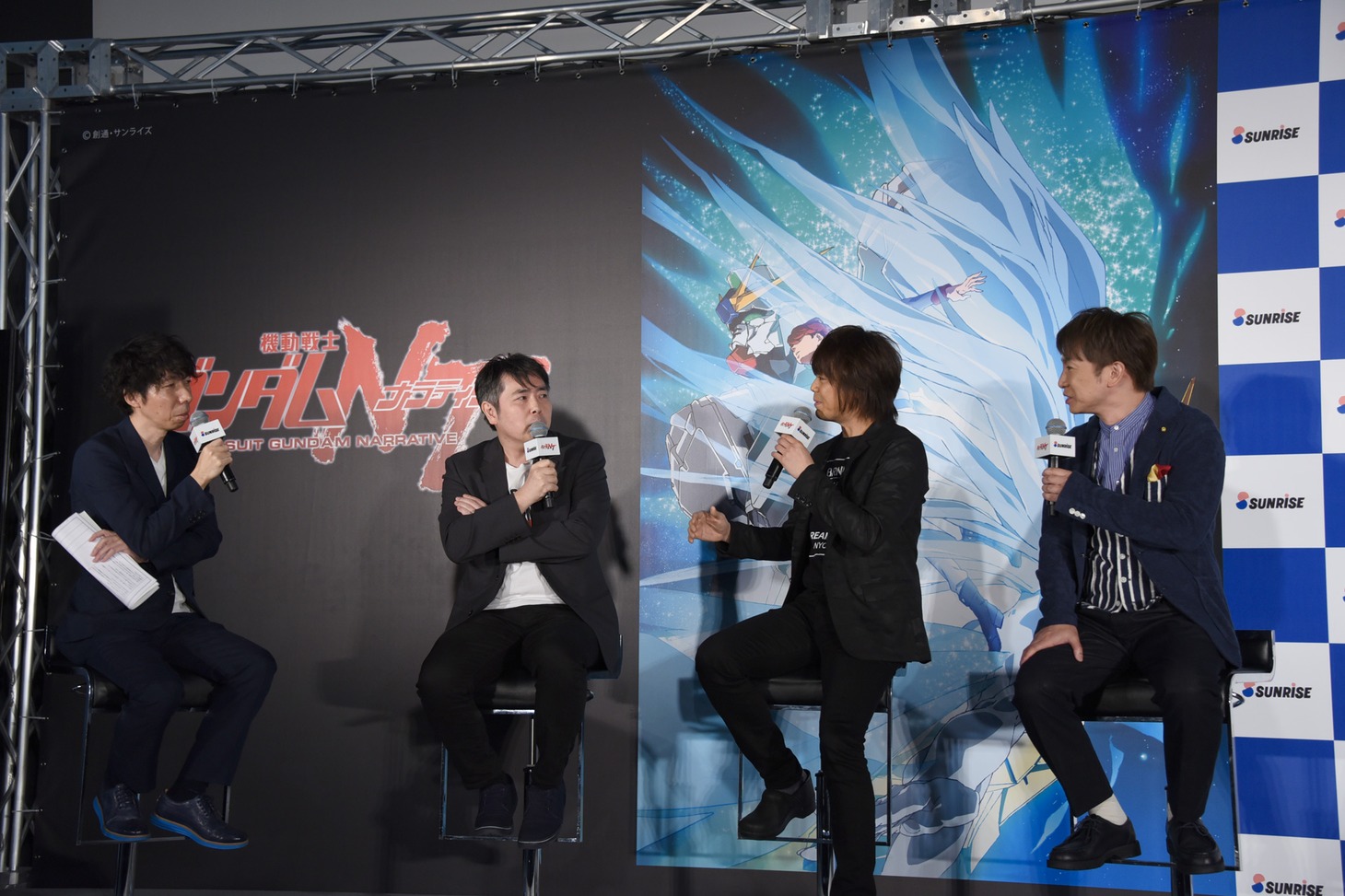 左からサンライズのプロデューサー・小川正和氏、作家の福井晴敏、声優の浪川大輔、よゐこの濱口優。