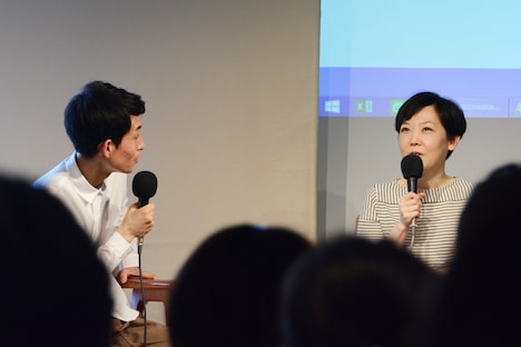 左からカラテカ矢部、近藤聡乃。