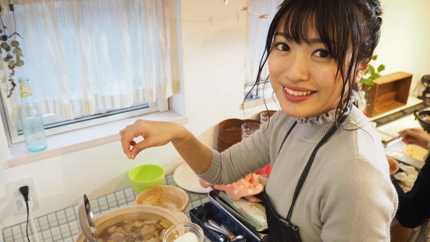 北原里英
