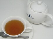 「『暇してるならお茶淹れてきて』カモミールベースのハーブティー＆ヌワラエリアのブレンド」