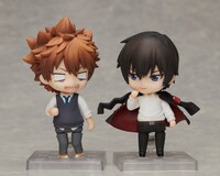 「ねんどろいど 沢田綱吉」を別売りの「ねんどろいど 雲雀恭弥」と並べた様子。