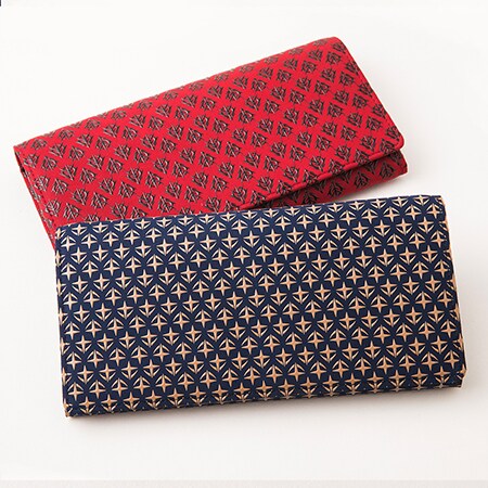 甲州印伝×機動戦士ガンダムの長財布。