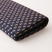 甲州印伝×機動戦士ガンダムの長財布アムロ・レイバージョン。