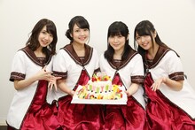 吉川ちなつ役の大久保瑠美、赤座あかり役の三上枝織、船見結衣役の津田美波、歳納京子役の大坪由佳。