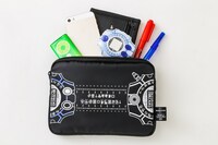 「FREAK’S STORE特製 デジヴァイス柄クッションマルチポーチ」