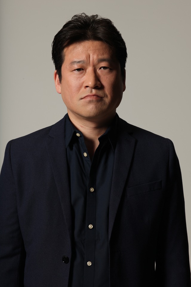 理子の父役の佐藤二朗。