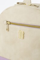 灰原哀モデルのリュック。