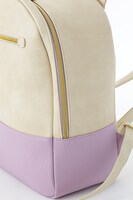 灰原哀モデルのリュック。